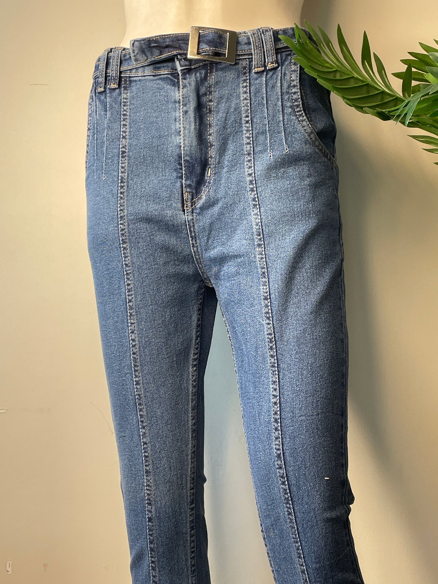 Skinny fit with belt