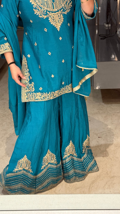 Saanvi suit set