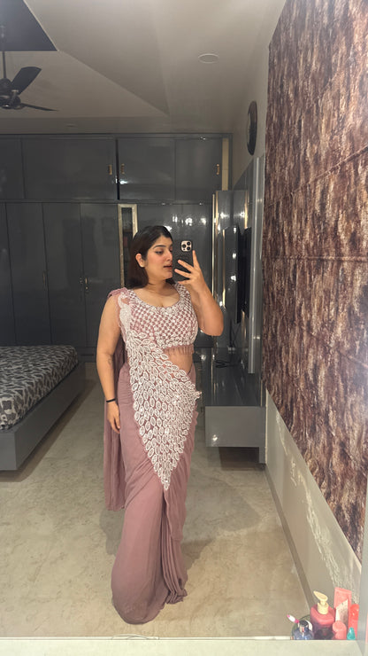 Heavy pallu saree(color darker than the picture)