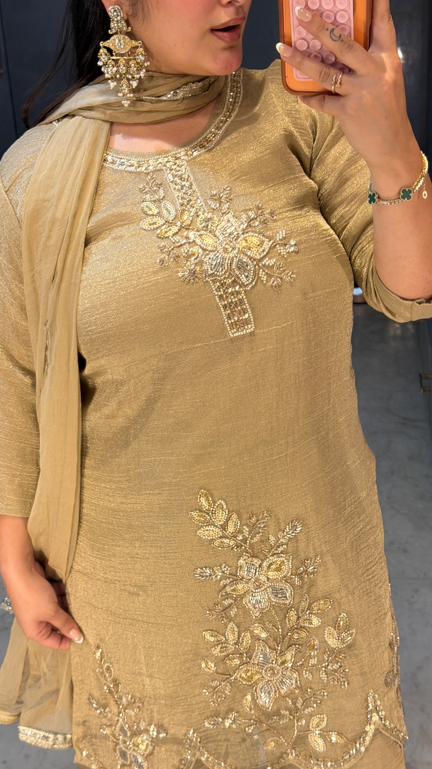 Zari round neck