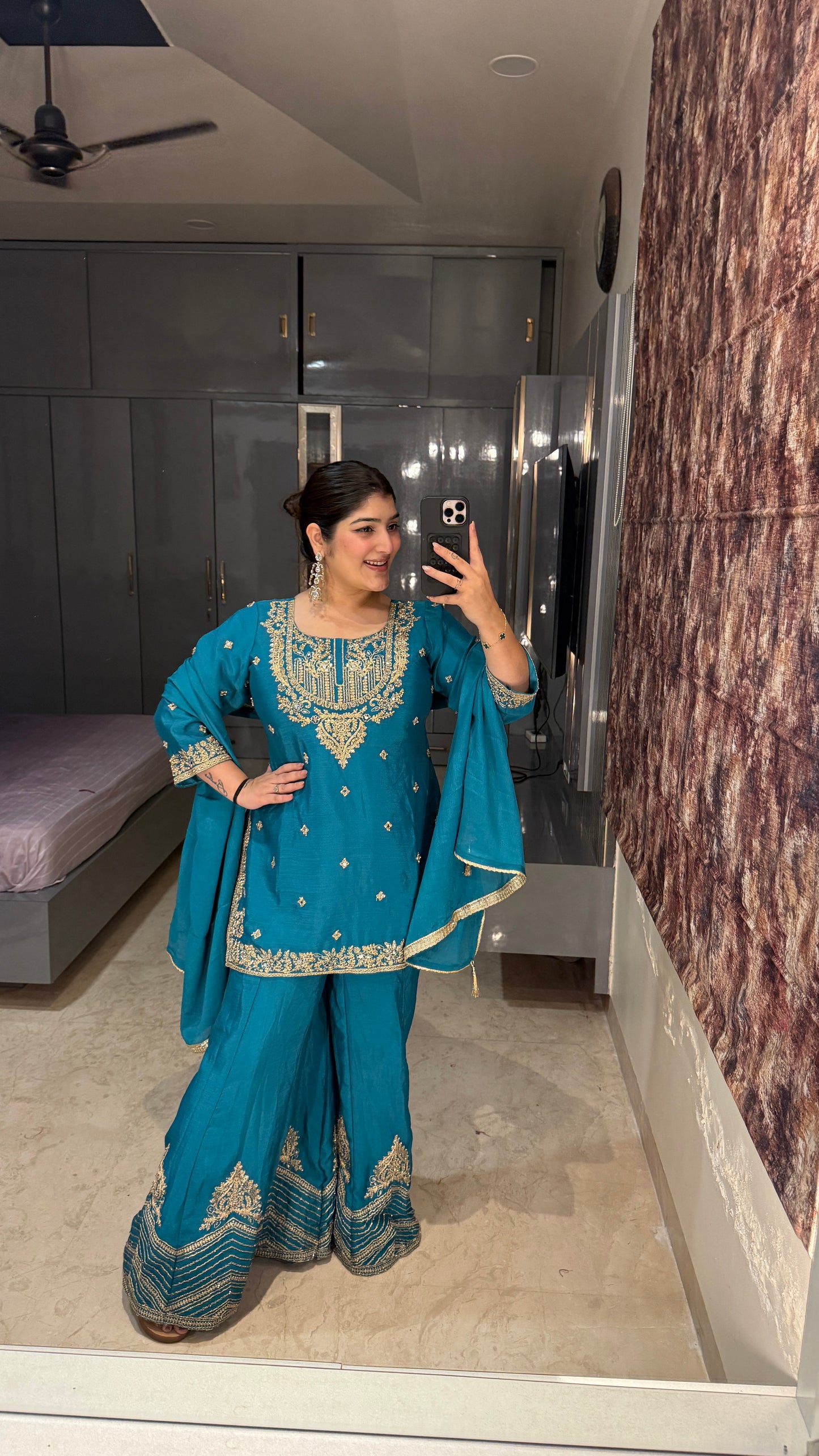 Saanvi suit set