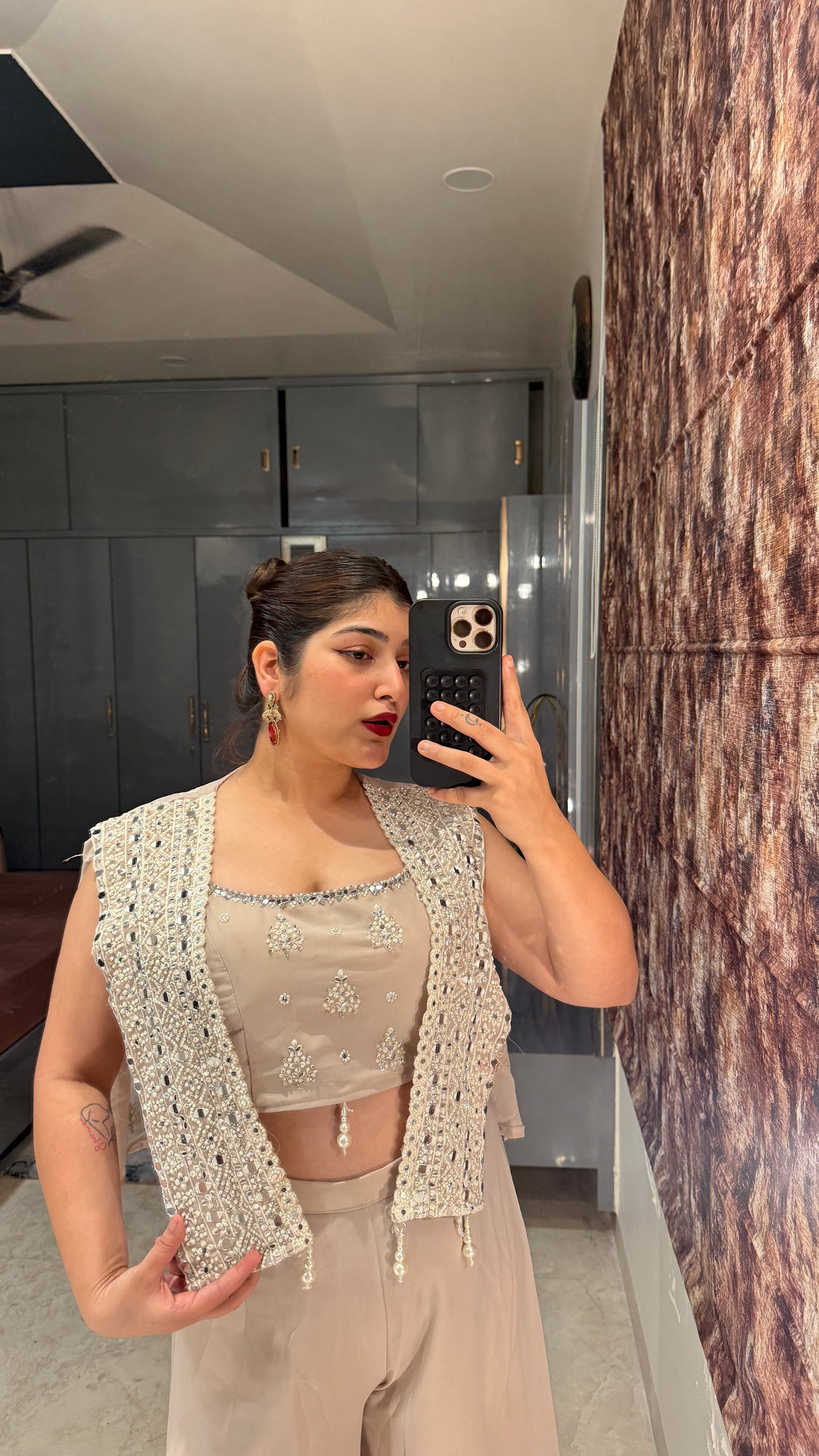 Tisha set