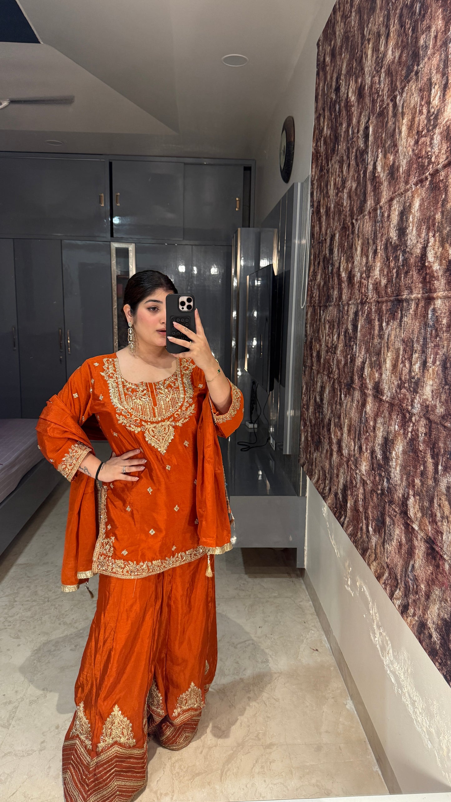 Saanvi suit set