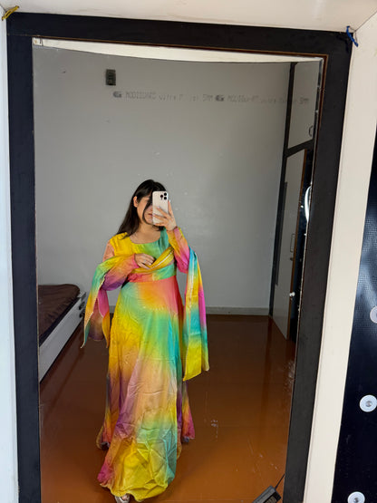 Multicolor suit.