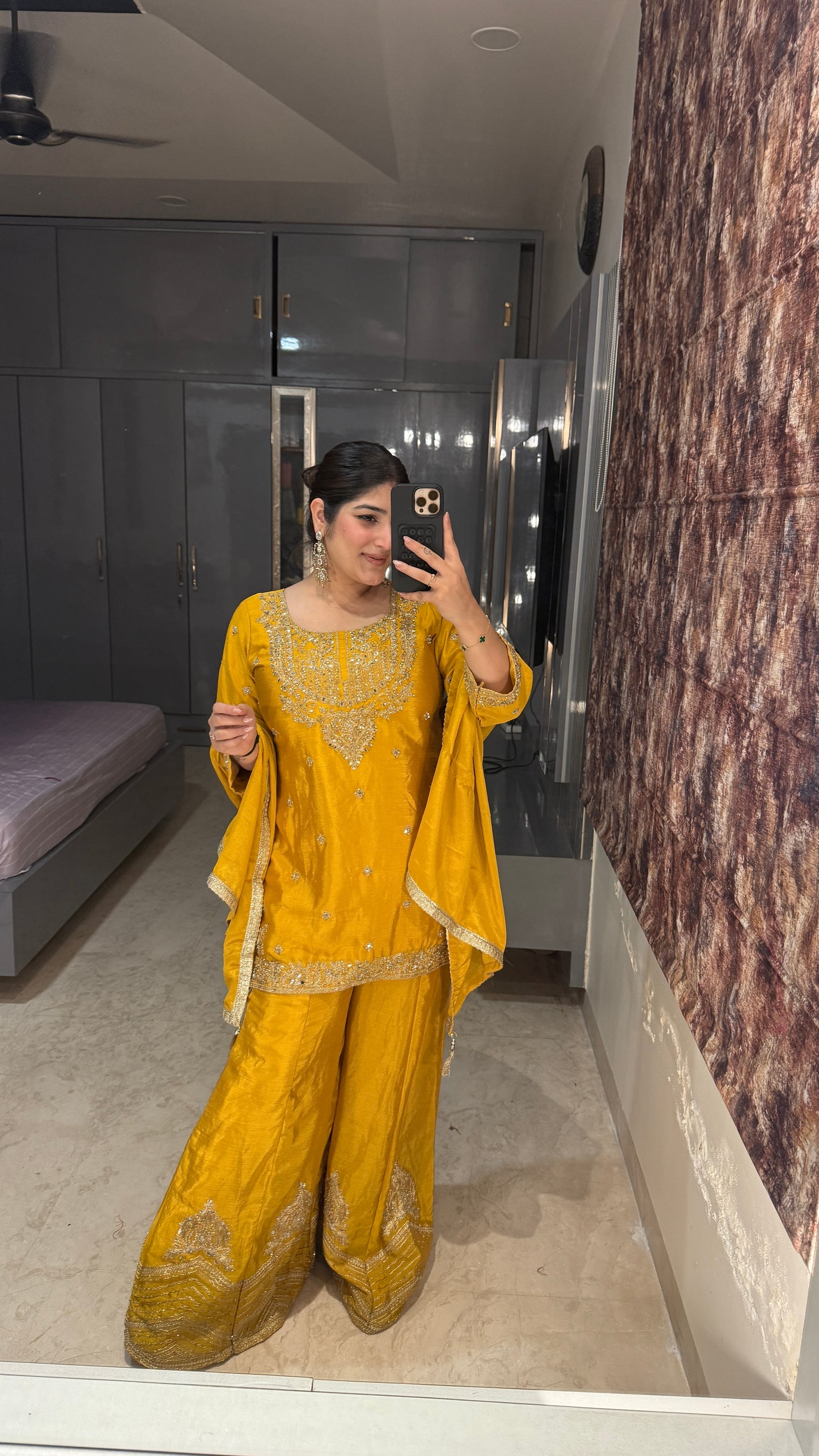 Saanvi suit set