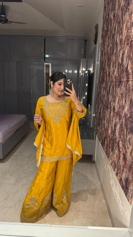 Saanvi suit set