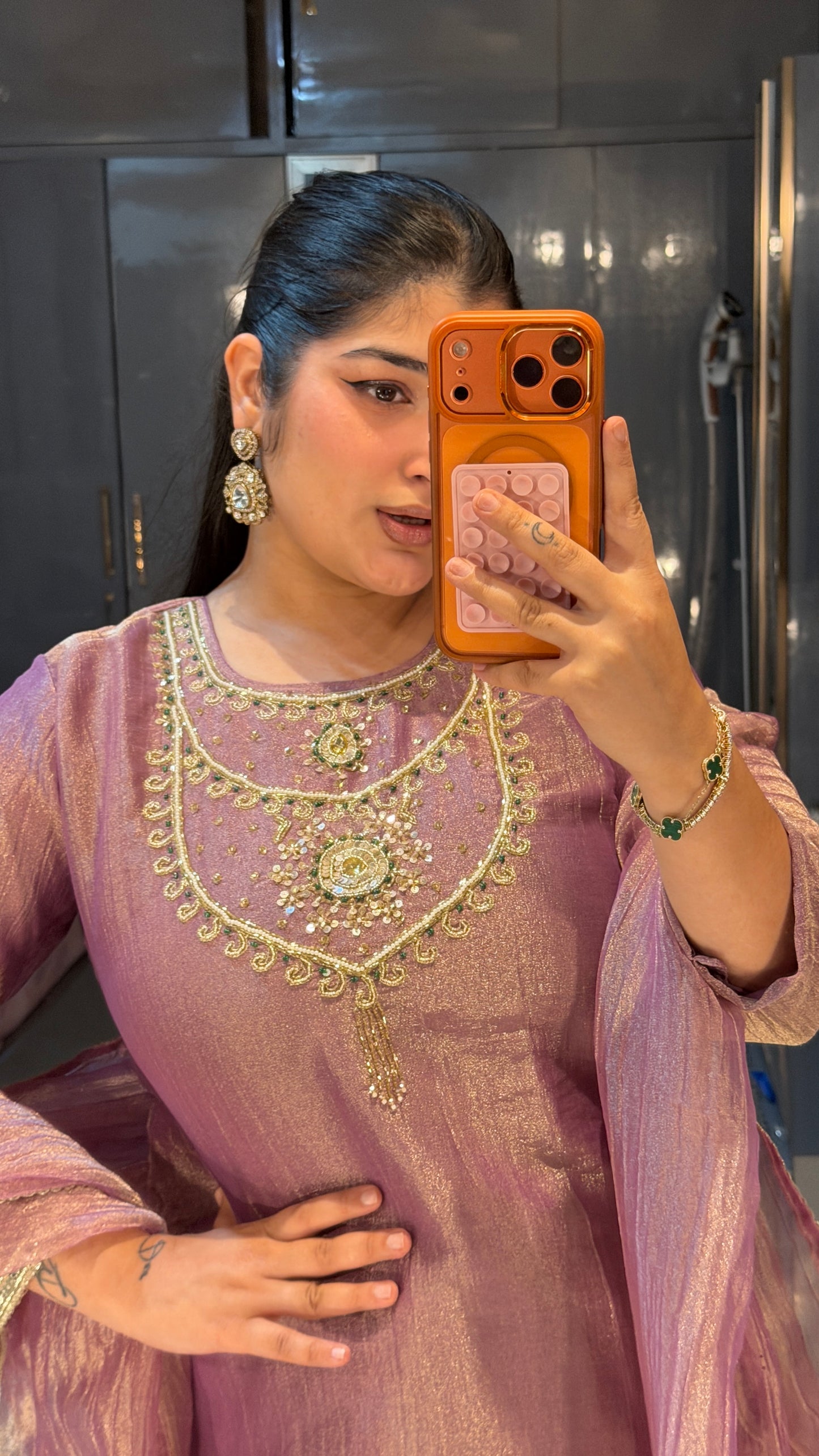 Zubaida set