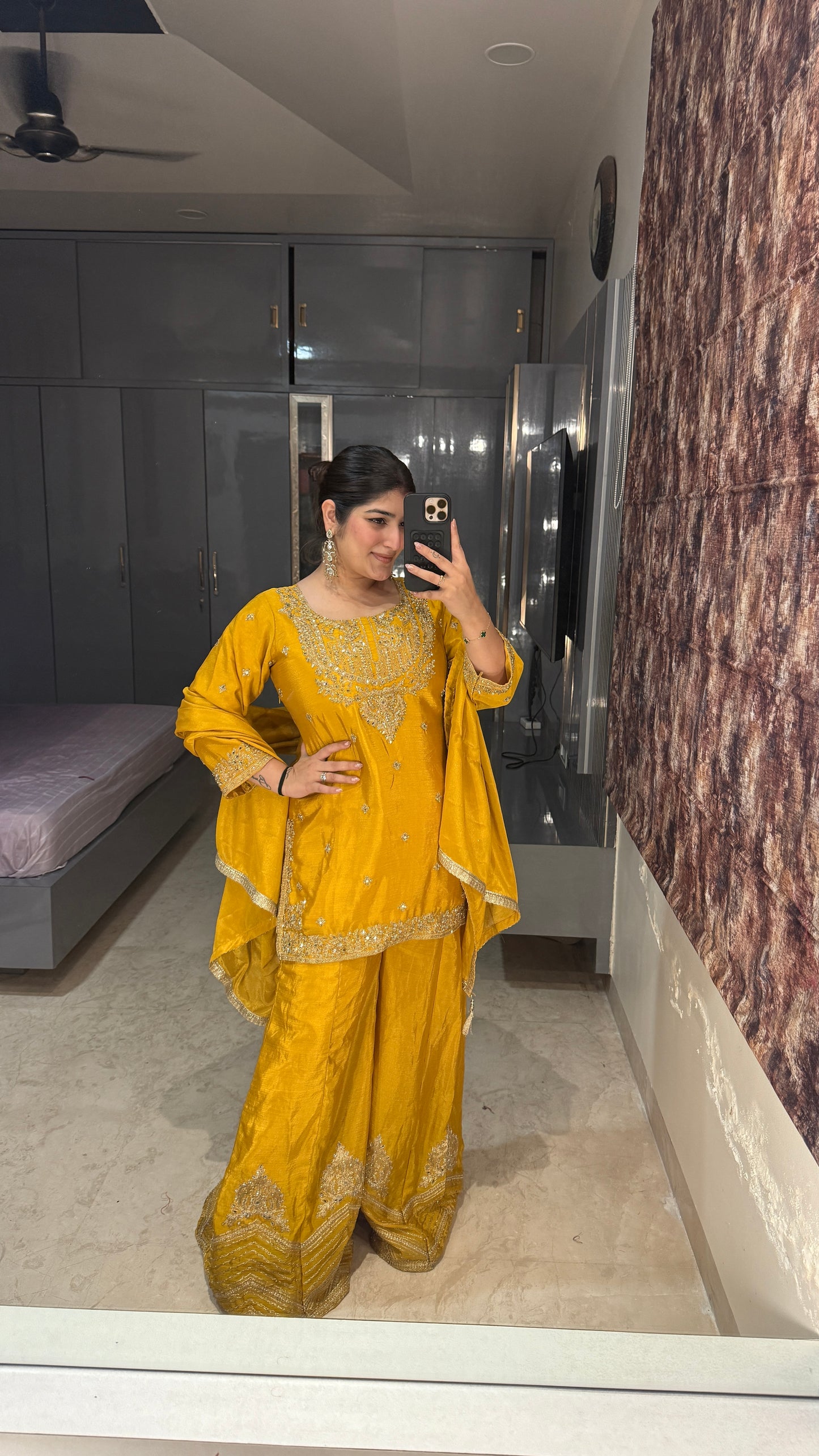 Saanvi suit set
