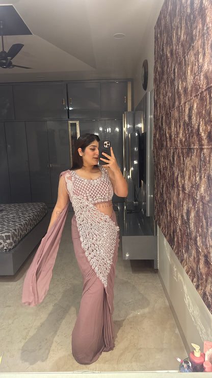 Heavy pallu saree(color darker than the picture)
