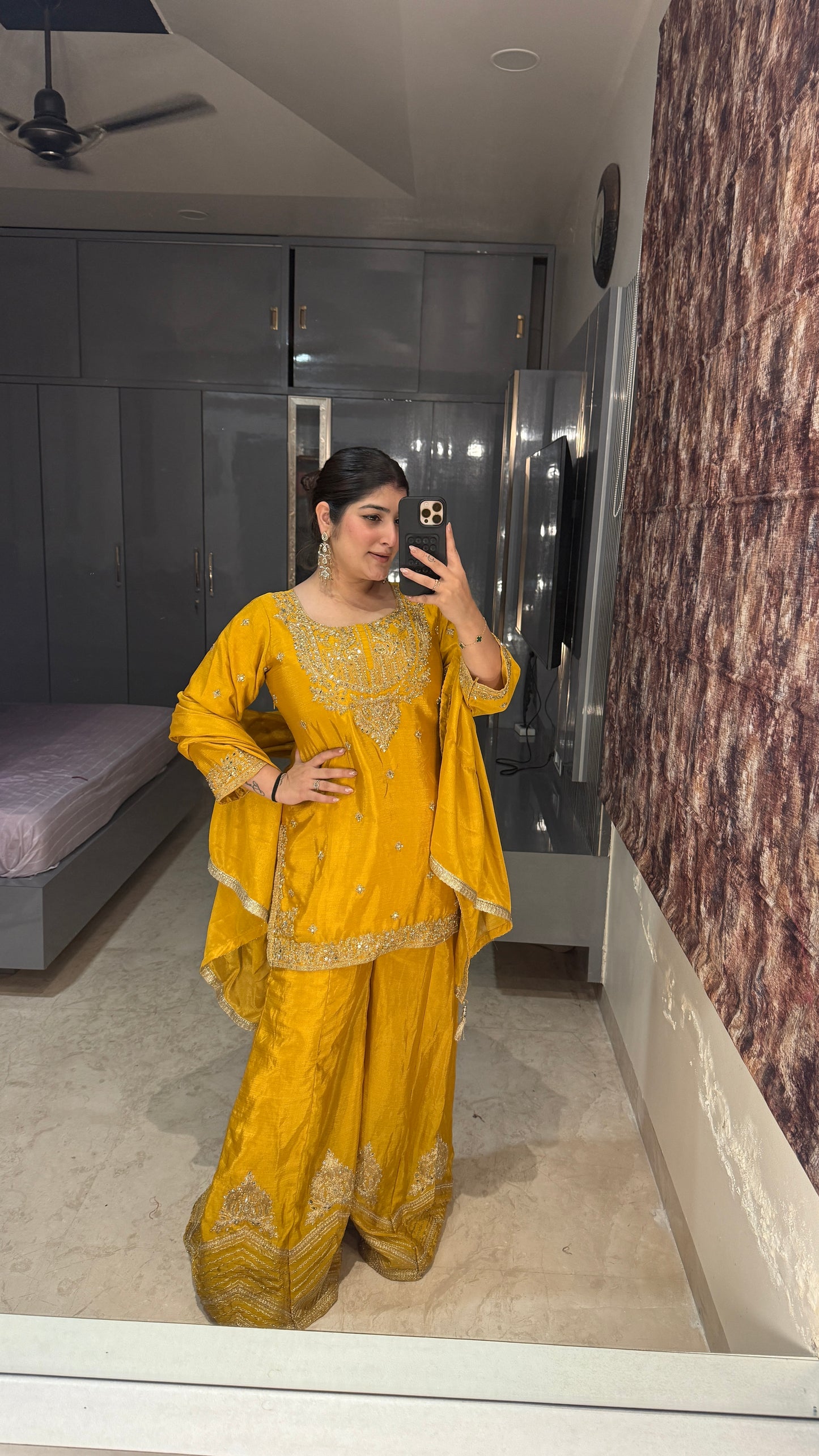 Saanvi suit set