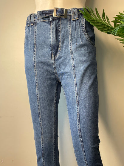 Skinny fit with belt