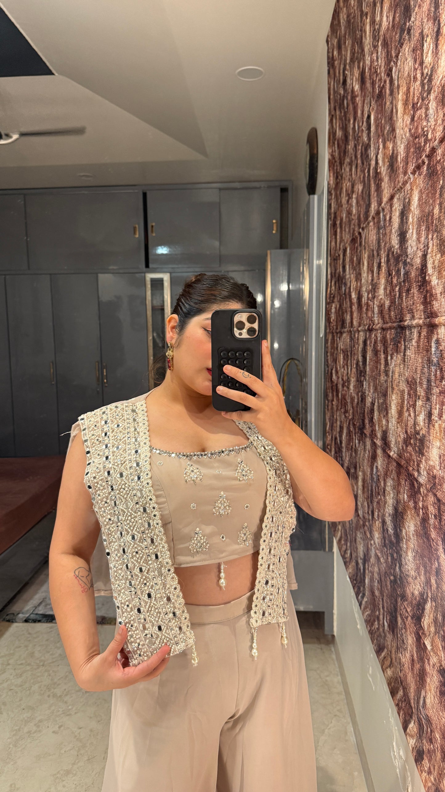 Tisha set