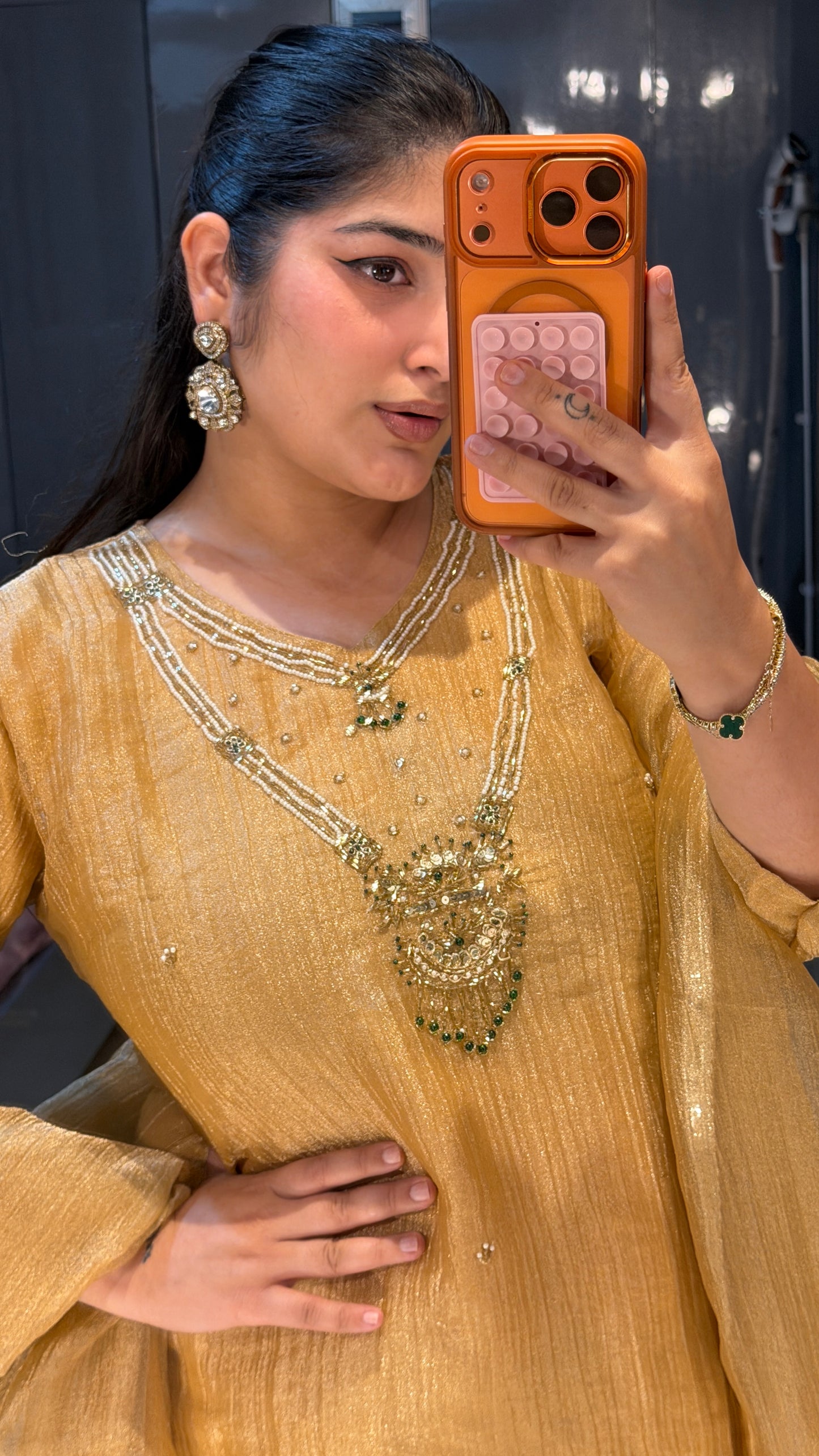 Faiza set