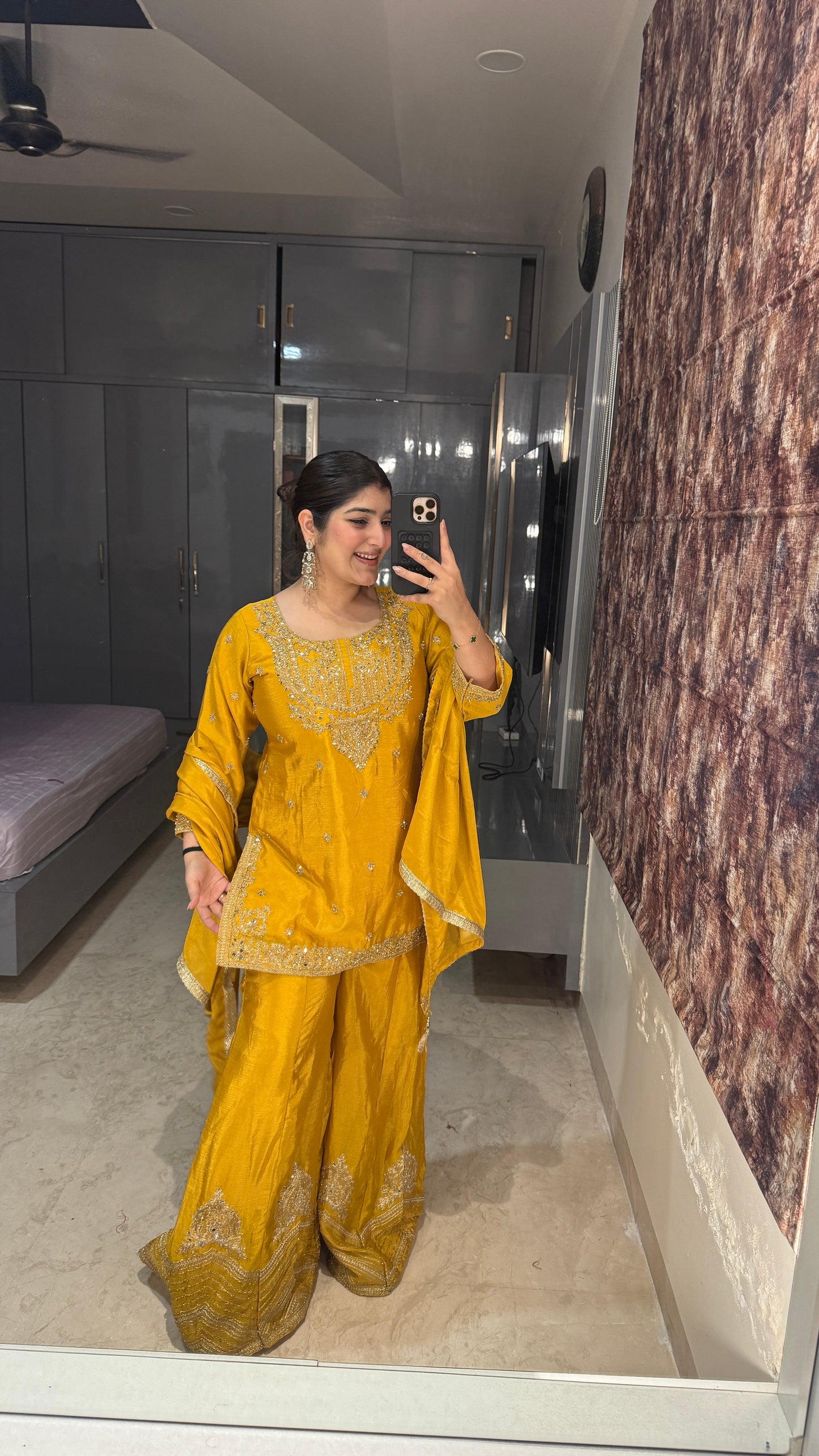 Saanvi suit set