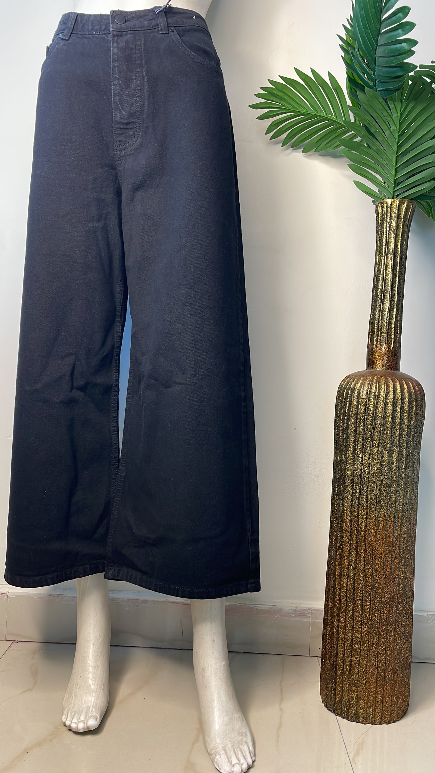 Black wide leg denim with multiple buttons(580)