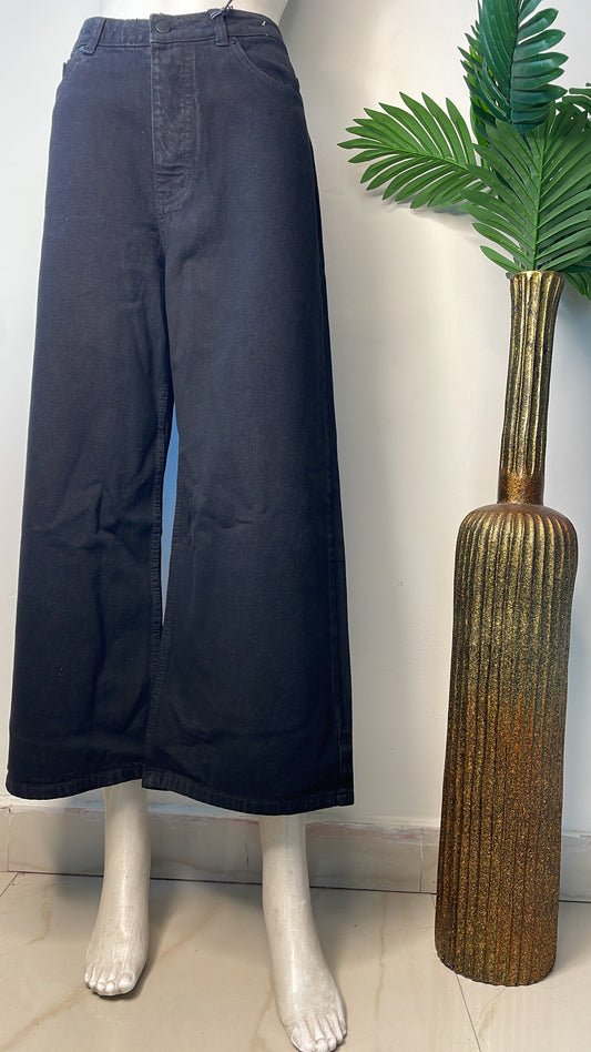 Black wide leg denim with multiple buttons(580)