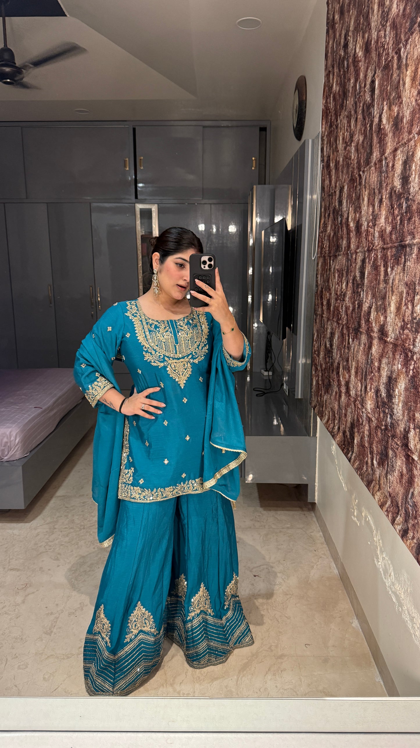 Saanvi suit set