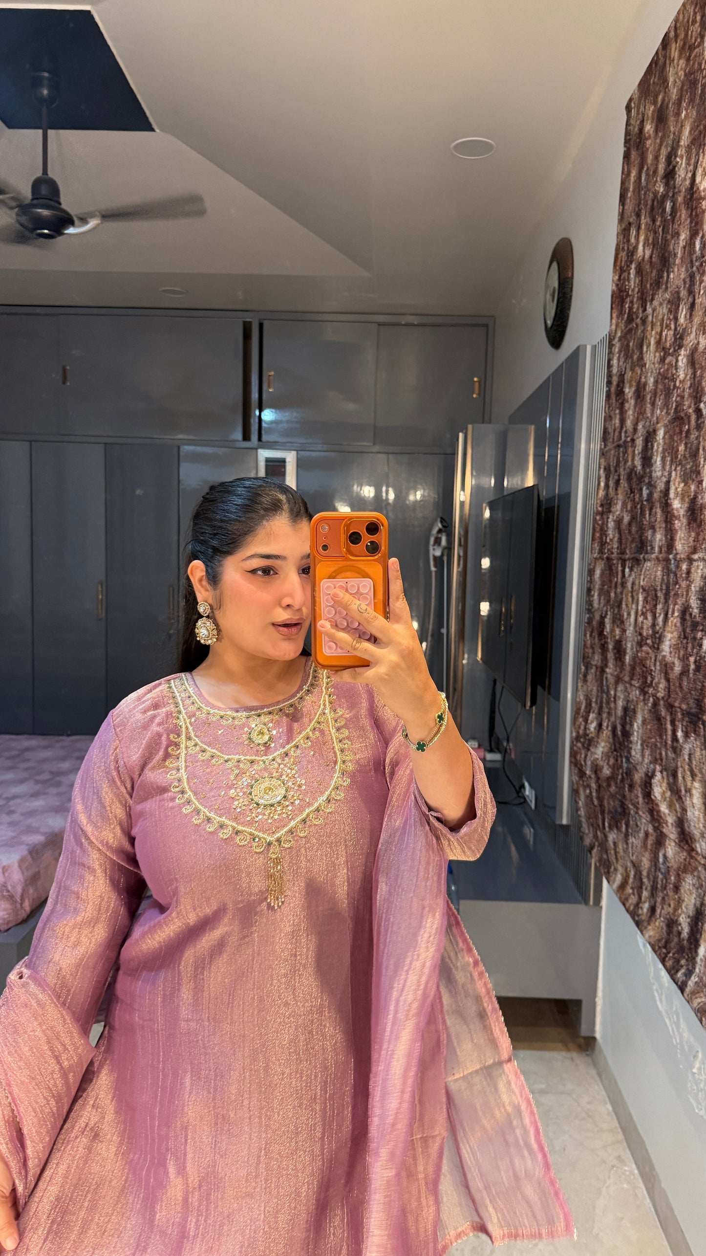 Zubaida set