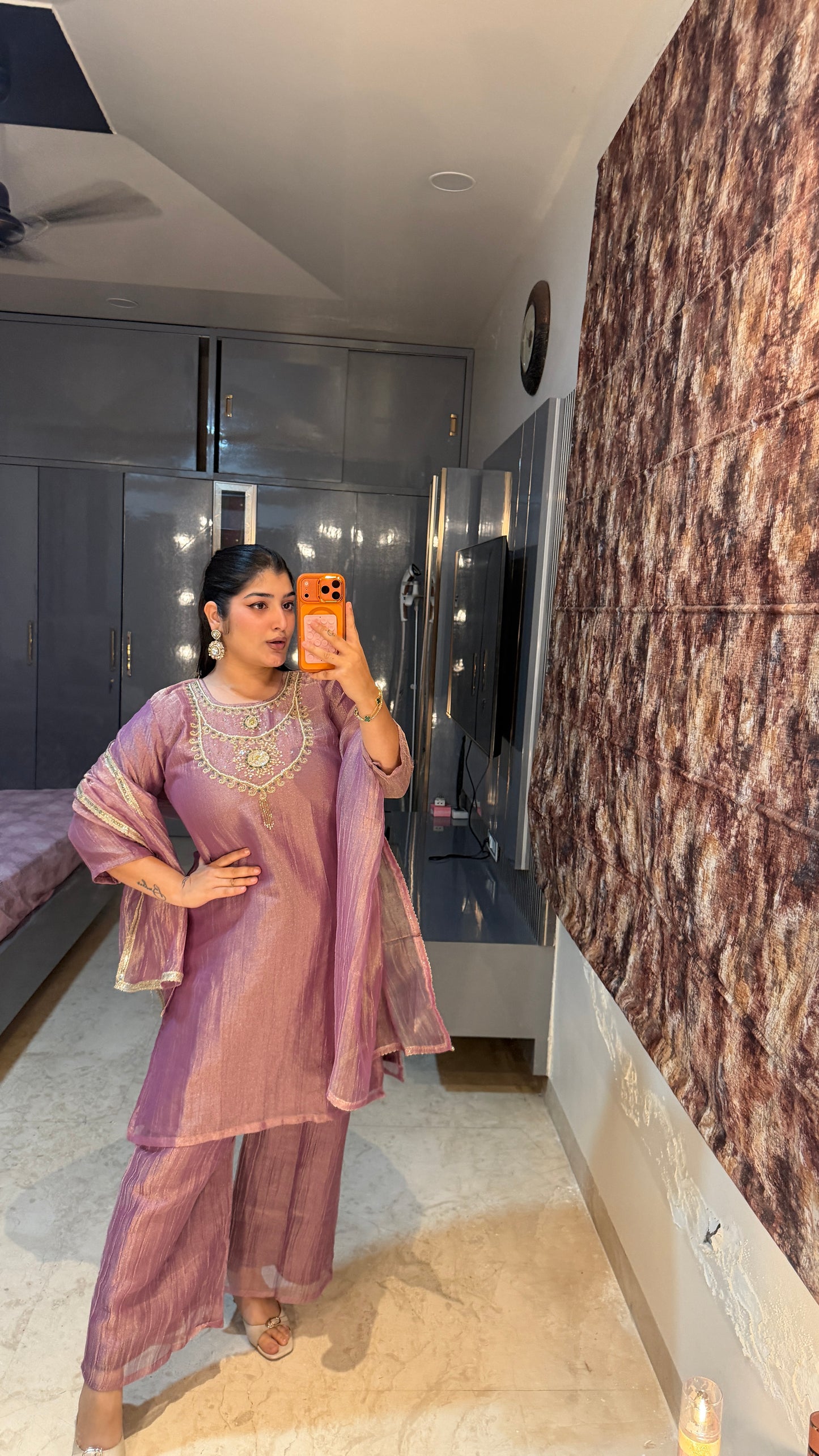 Zubaida set