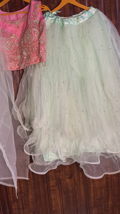 Net lehenga